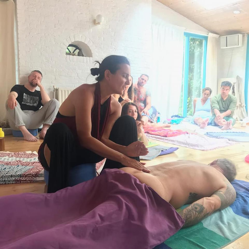 Shashi Solluna teaching at tantra workshop for tantric couples